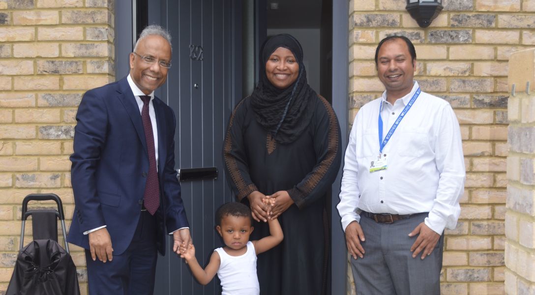 mayor lutfur rahman meeting tower hamlets residents