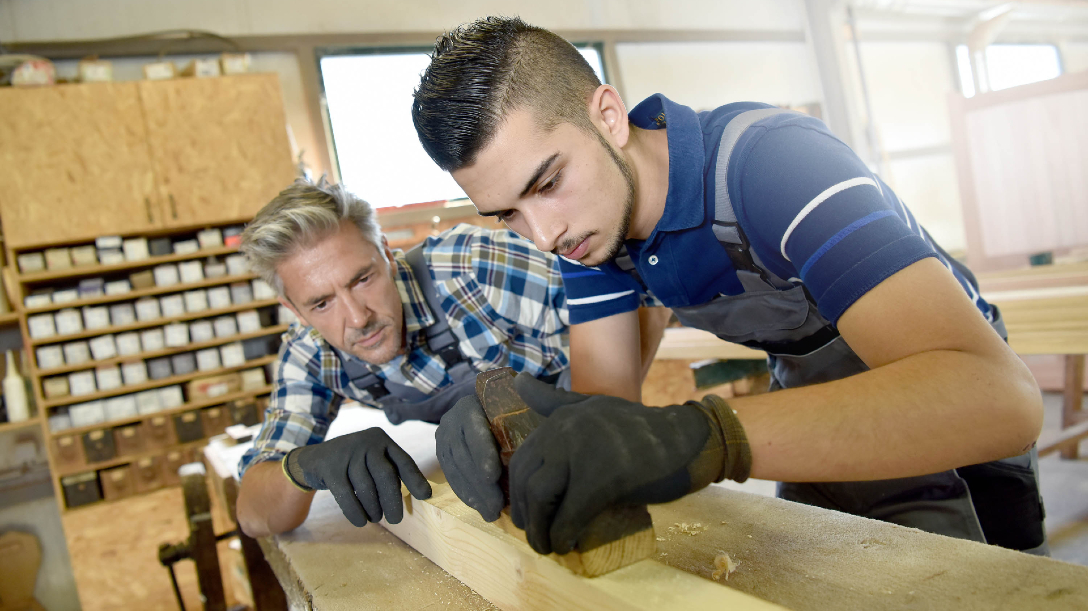 Apprentice in a woodchop class