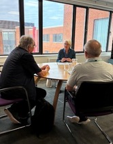 Y Gweinidog Cabinet yn cyhoeddi Grant Larymau fel Mesur Interim Cymru