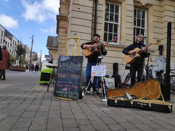 Acoustic buskers at Farmers' Market