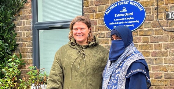 Cllr Grace Williams and Fatima Qasmi stand in front of the blue plaque honouring Fatima's work