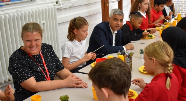 Sadiq Khan and Grace Williams join pupils from Newport Primary for lunch