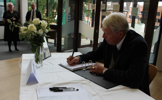 Vice Chairman signs Book of Condolence