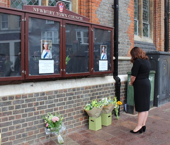 Council Leader laying flowers