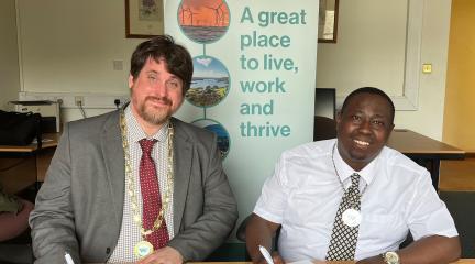 Cllr Matt Severn and Cllr Ali Jama signing their Chair and Deputy Chair declarations