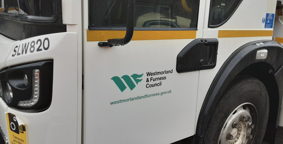 Bin collection vehicle