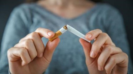 Hands breaking a cigarette