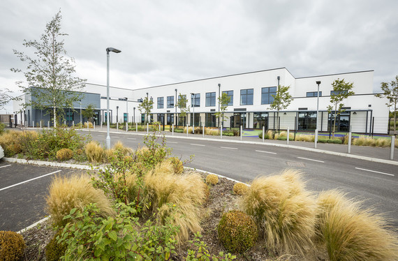 A photograph of Alder Grove Primary School in Shinfield