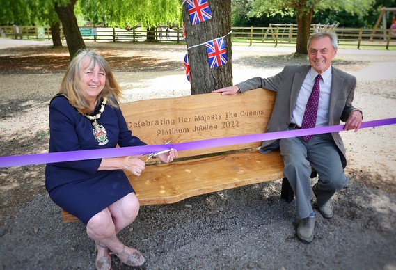 Mayor Cllr Caroline Smith joins Cllr Ian Shenton to unveil commemorative bench at Dinton Pastures for The Queen's Platinum Jubilee 