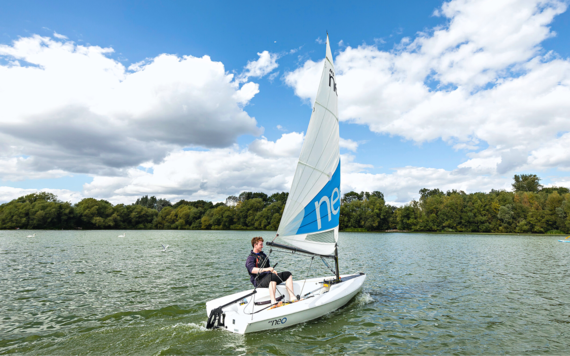 A youngster sailing in the lake of Dinton Pastures Country Park