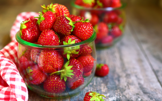 Glass bowl filled with strawberries 