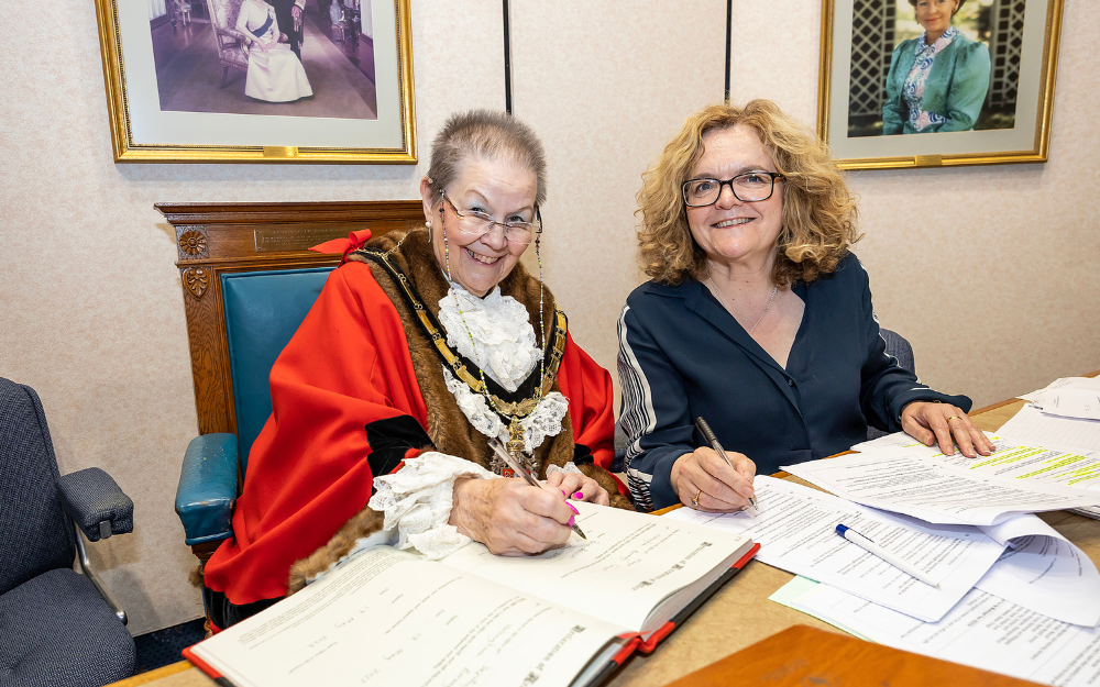 New Wokingham Borough Mayor Cllr Beth Rowland signs the declaration of office with council Chief Executive Susan Parsonage