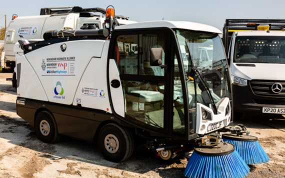 Street cleansing lorry truck