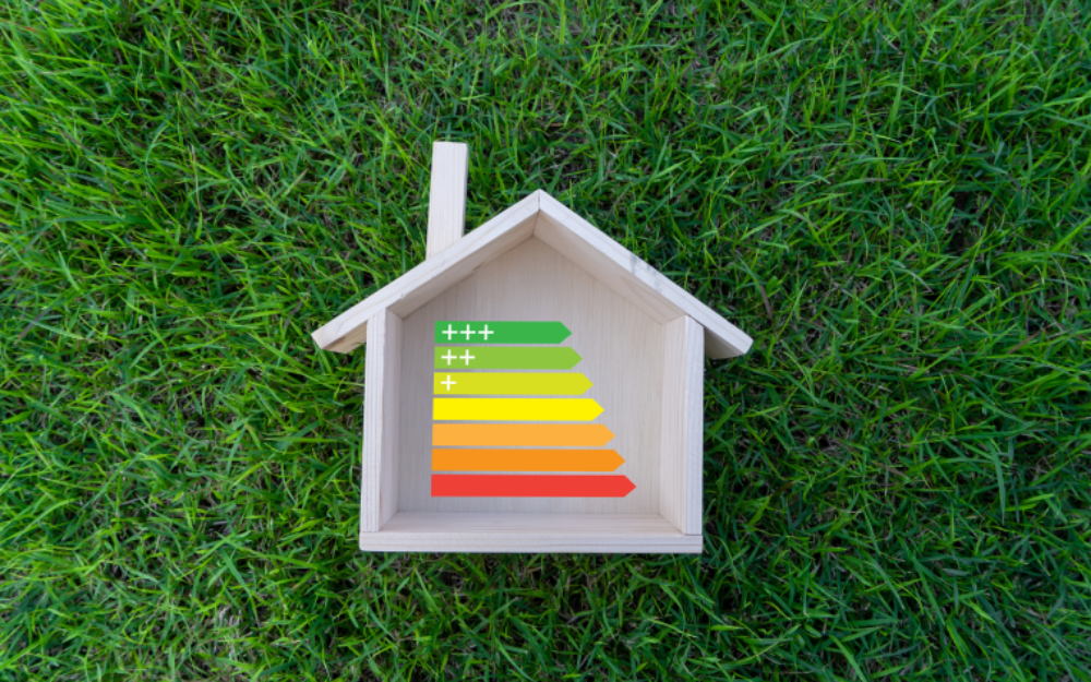 The shape of a house with an energy efficiency measure graph inside