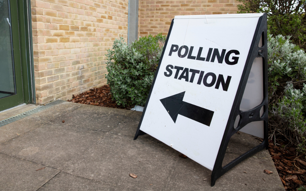 A sign pointing to a polling station entrance