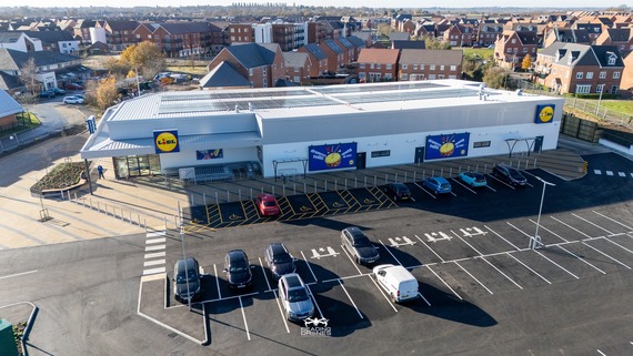 Overhead view of the finished Lidl Shinfield supermarket and car park