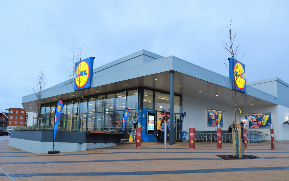 Entrance to the new Lidl supermarket at Shinfield