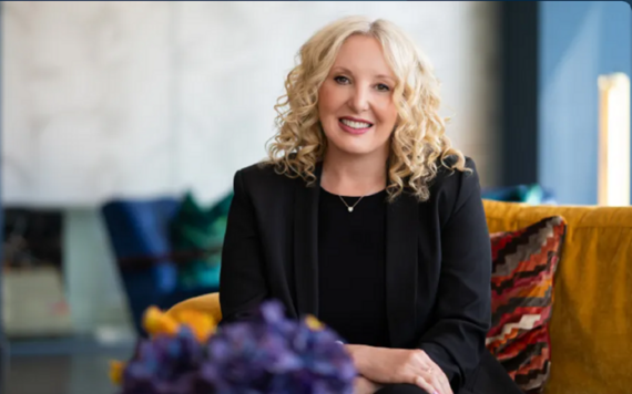 image of a woman 2000 x 1250 pixels