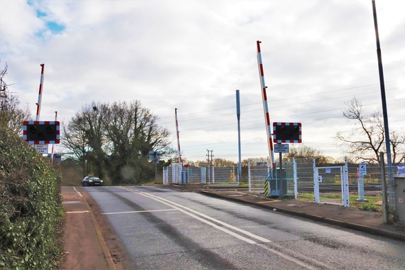 the Star Lane level crossing on Easthampstead Road, with its barriers up and lights not flashing as a car approaches