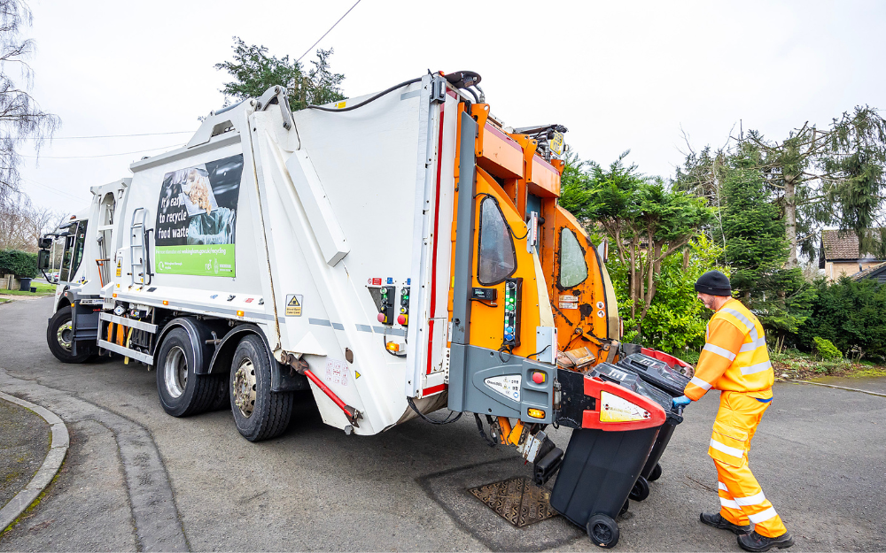 Waste collection truck
