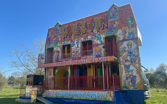 A fun house ride