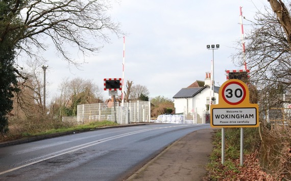 Level crossing on Easthampstead Road