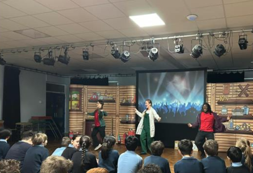 Abby Ayre Air Quality Theatre show at Westende Junior School
