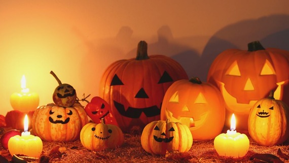 image of pumpkins in a hallowe'en display