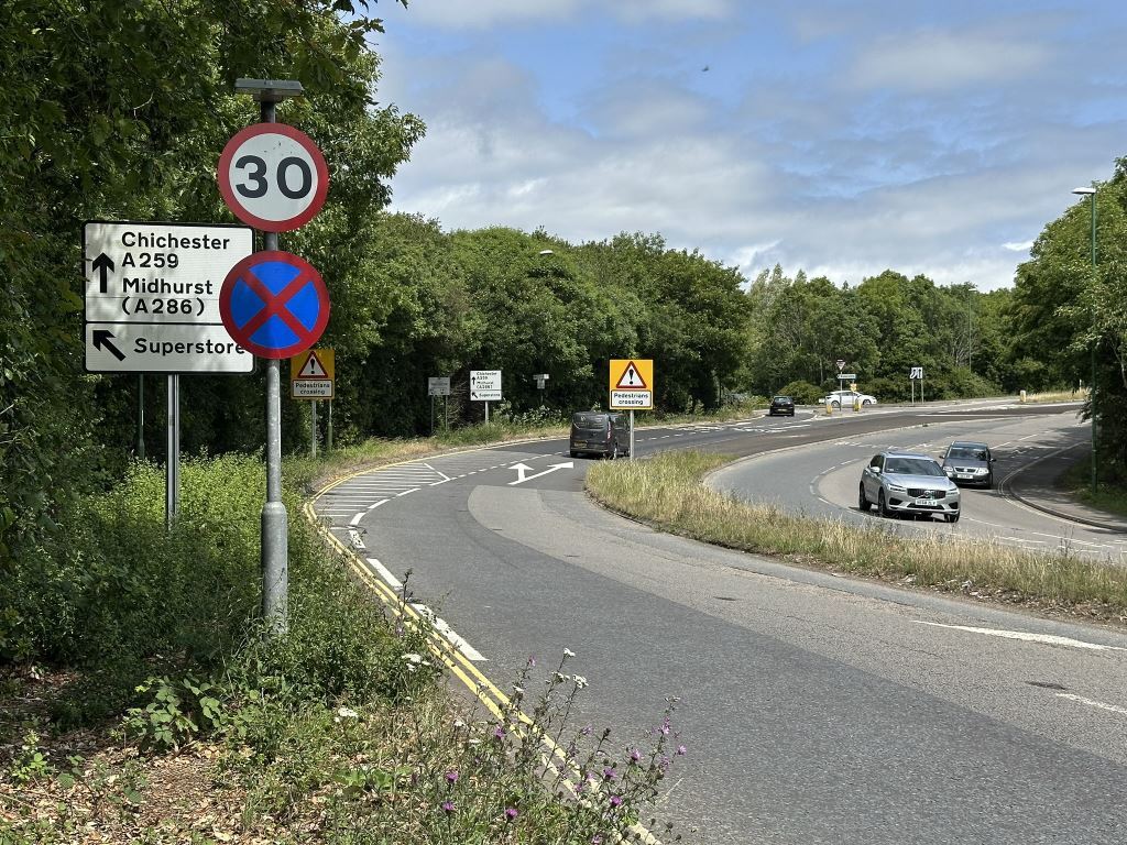 Showing the start of the 30mph speed limit and the extended left-turn lane at the junction.