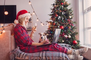 woman reads online at Christmas