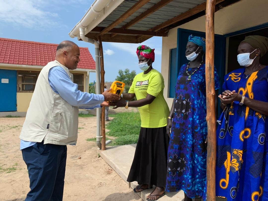 USAID Mission Director Haven Cruz-Hubbard distributes radios to USAID-supported peace-building groups in Leer.