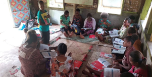 Facilitator leading learning session with mothers in a Vanuatu village