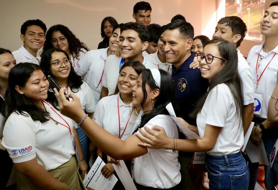 NASA Astronaut Frank Rubio Meets with Talented Youth in El Salvador