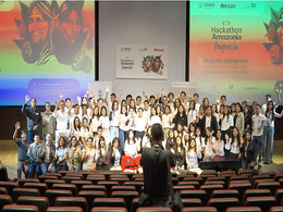 group of people in a stage posing for a group photo in Peru for the Indigenous Hackathon 
