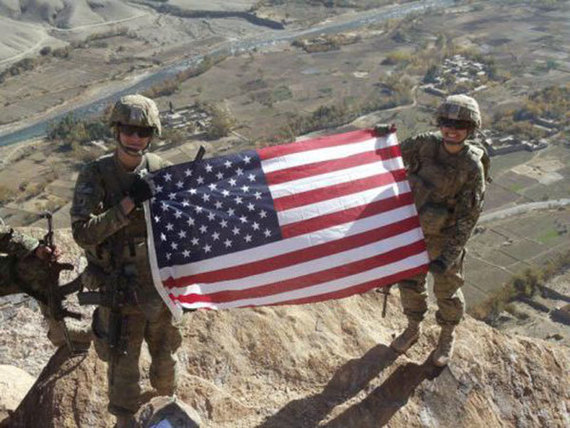 Vanessa Moore (right) is an AmeriCorps VISTA member and Army veteran whose service is focused on improving the lives of her fellow veterans. 