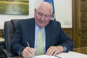 Secretary Sonny Perdue signing National Farmers Market Week Proclamation