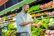 Shopper checks the FNIC website for the nutrient content of vegetables