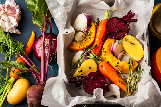 Different kinds of root vegetables on a baking tray.