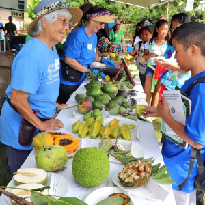Photo of Oʻahu Master Gardeners show fifth grade students some of the fruits and vegetables that are grown locally during Agriculture Awareness Day.