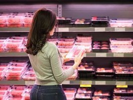 Photo of consumer selecting meat at the supermarket, courtesy of Getty Images.