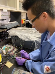 Lead researcher Bill Yen in the lab. Image courtesy of Northwestern University.