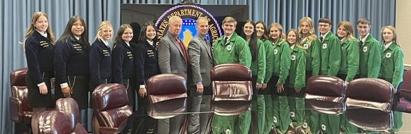 New Mexico New Mexico Agriculture Secretary Jeff Witte and NIFA Director Dr. Jaye L. Hamby are flanked by New Mexico FFA and 4-H leaders.