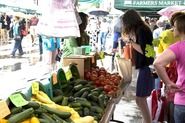 Farmers market shoppers brave the rainy weather to get fresh produce. USDA photo.