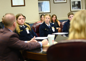 NIFA Director Jaye Hamby meets with Illinois FFA members. USDA image.