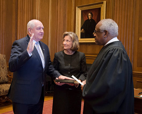 Sonny Perdue, with his wife Mary, takes the oath of office administered by Associate Justice Clarence Thomas in the U.S. Supreme Court Building.