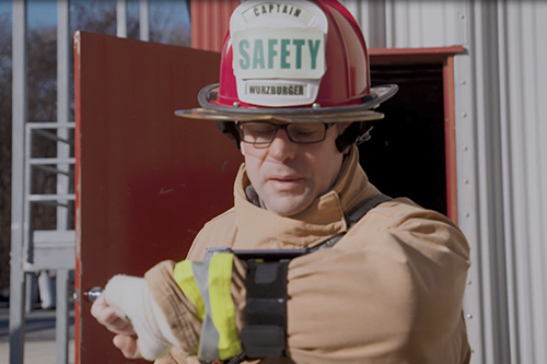 Firefighter using the DAISI for hands-free on-screen report