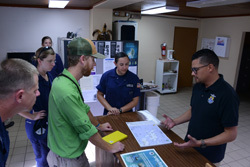 Equipo de Respuesta para el Huracán Maria lleva a cabo labor de concienciación a dueños de embarcaciones en Culebra, Puerto Rico.  