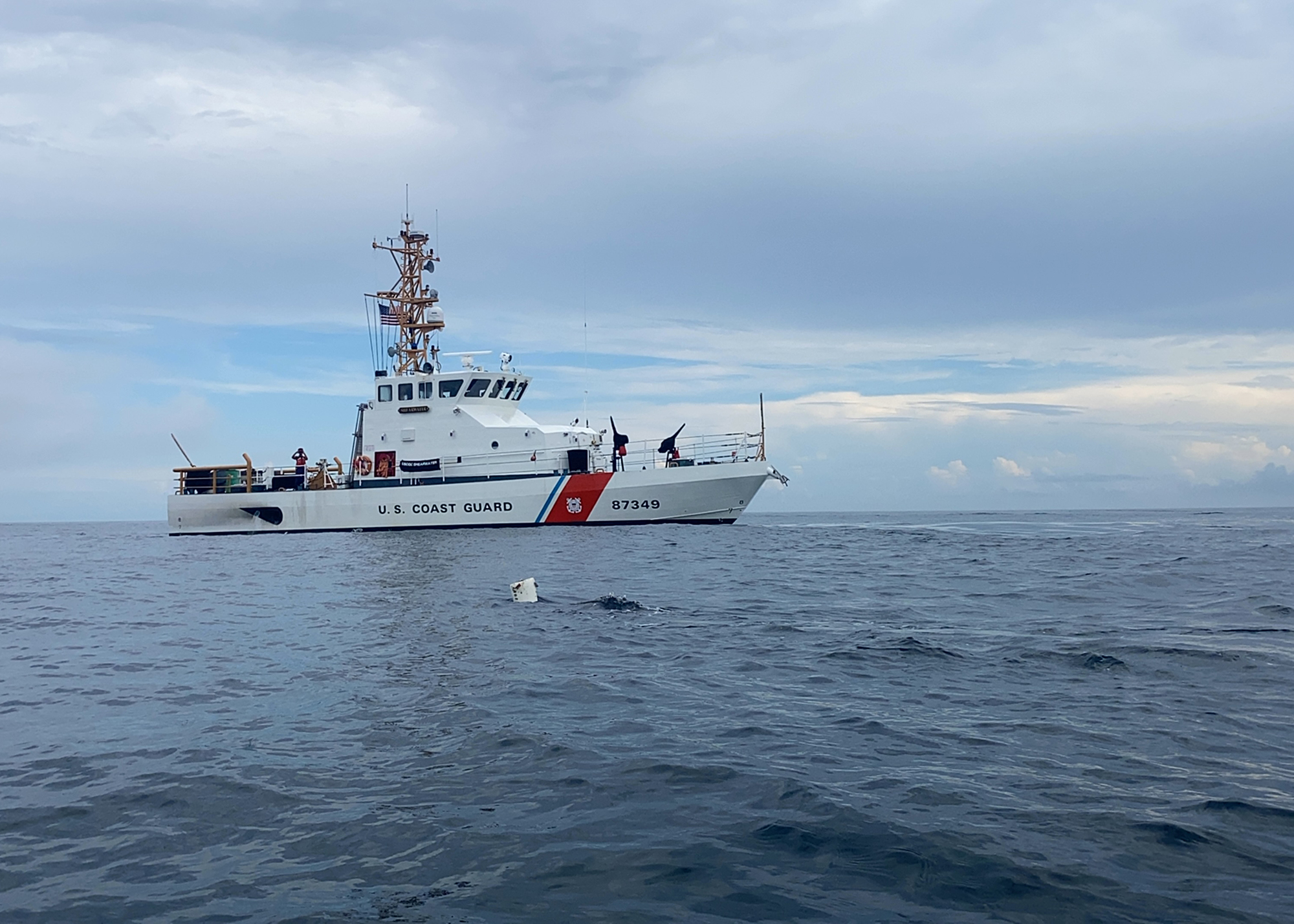 CGC Shearwater arrives on scene of trapped turtle