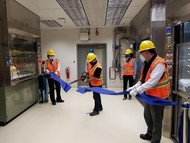 Energy Secretary Dan Brouillette, flanked by U.S. Rep. Cathy McMorris Rodgers and Energy Under Secretary for Science Paul Dabbar cut a ribon.