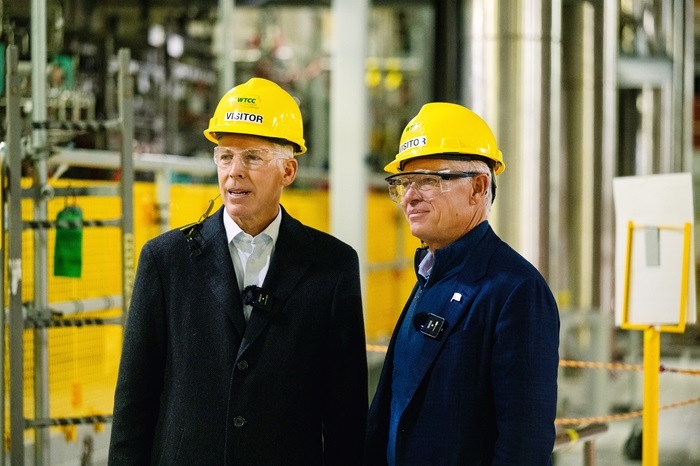 Walsh Welcomes Energy Secretary to Hanford